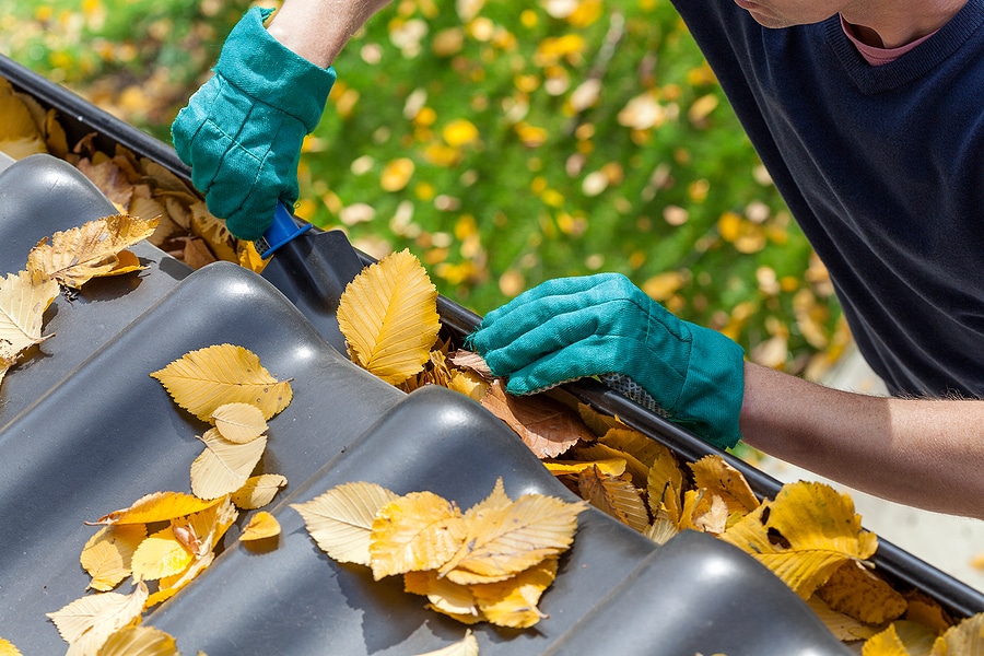 4 Tips to Prevent Ice Dams and Blockages in Your Gutters